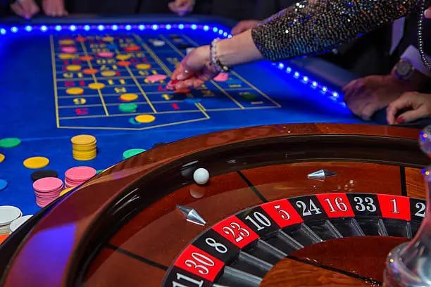Antarmuka aplikasi mobile olx128 menampilkan pasar sportsbook Liga 1 dan meja live-dealer